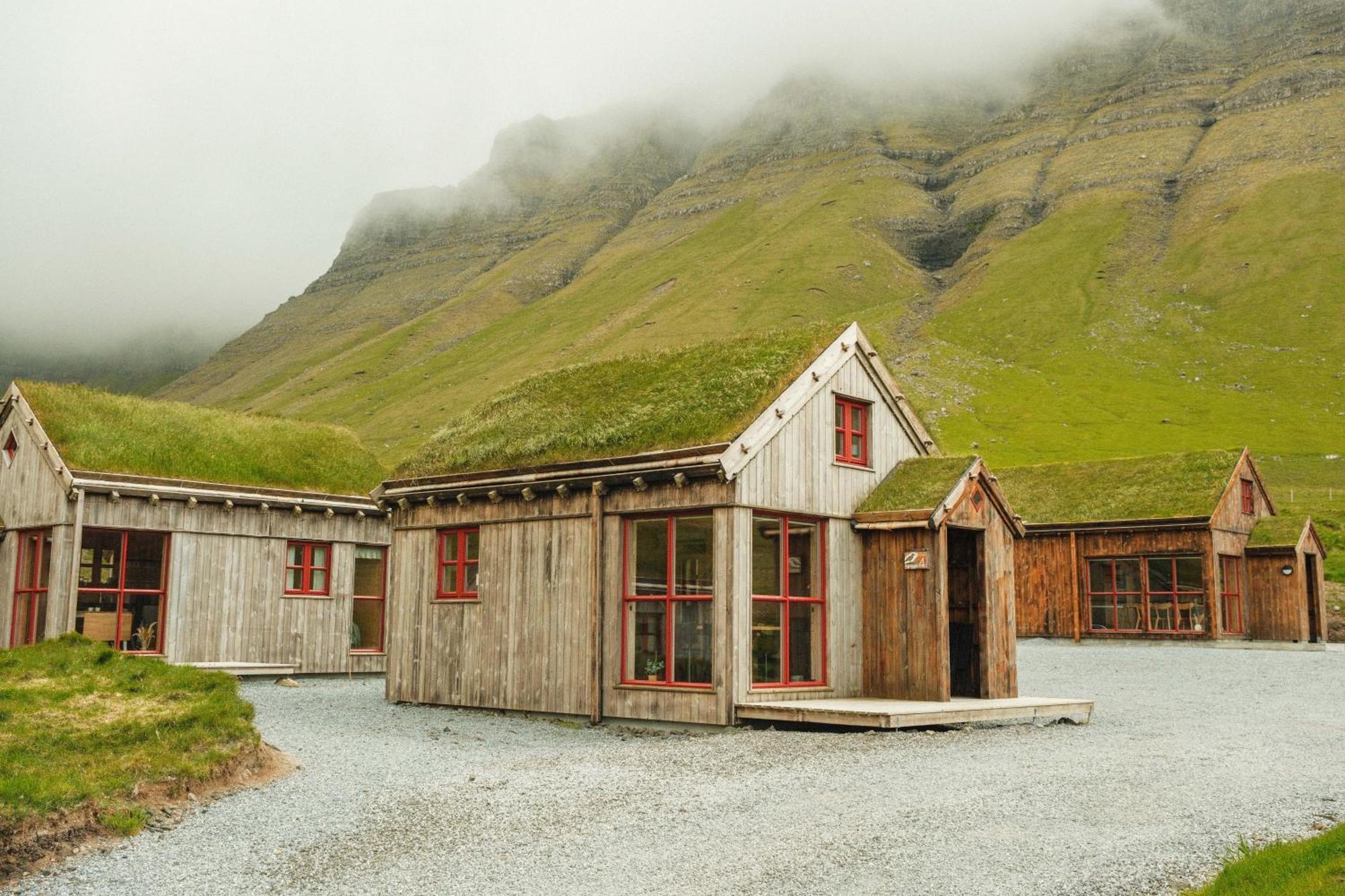 Mulafossur Cottages By Famous Waterfall In Gasadalur ภายนอก รูปภาพ